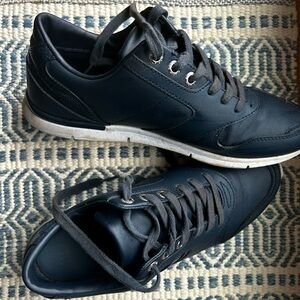 BOGO item ••• Tommy Hilfigher Iconic Signature Tape Trainers Navy